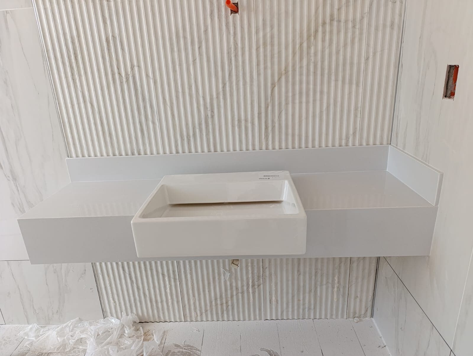 Baño con superficie premium 12