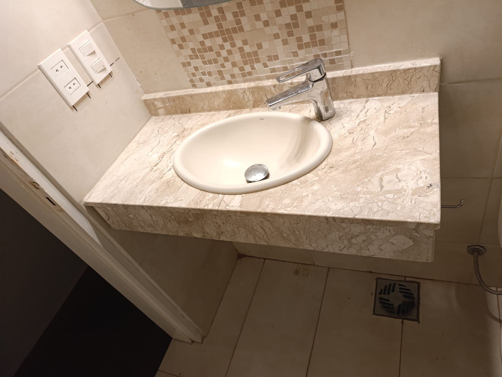 Baño con superficie premium 7